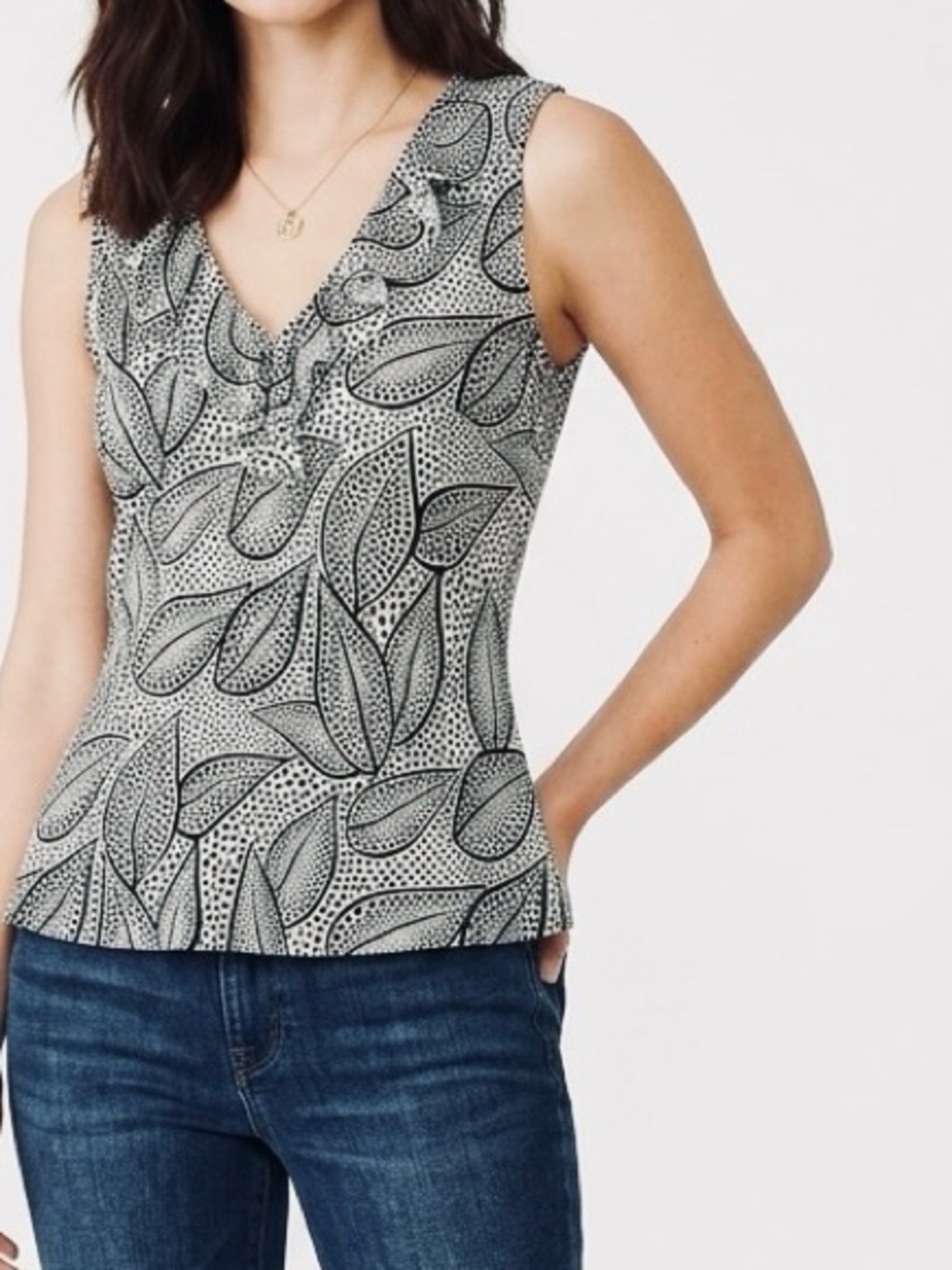 TORY BURCH 100% Silk Black & White Leaf Print Sleeveless Blouse Designer Top
